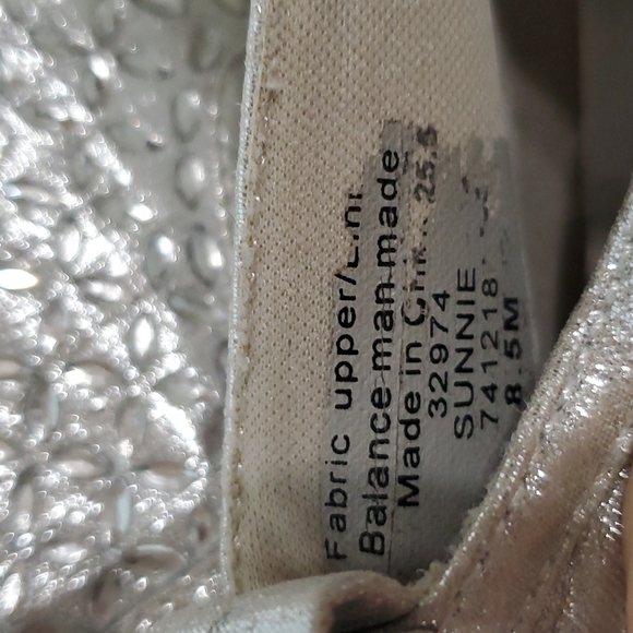 Carlos by Carlos Santana Sunnie Silver jeweled Tennis Shoes Size 8.5 - Picture 9 of 10